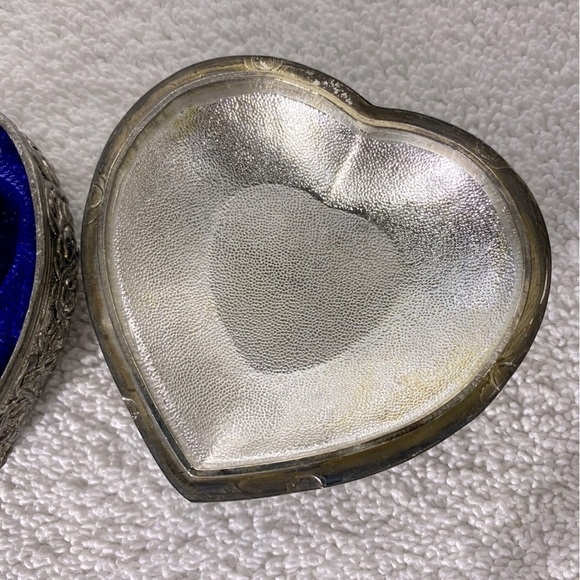 Vintage Silver Plated Zinc Heart Shaped Blue Velour Lined Trinket Box - Picture 10 of 13